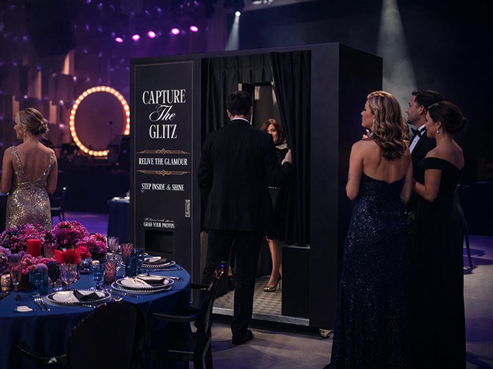 Enclosed-Photo-Booth-Wedding-Event